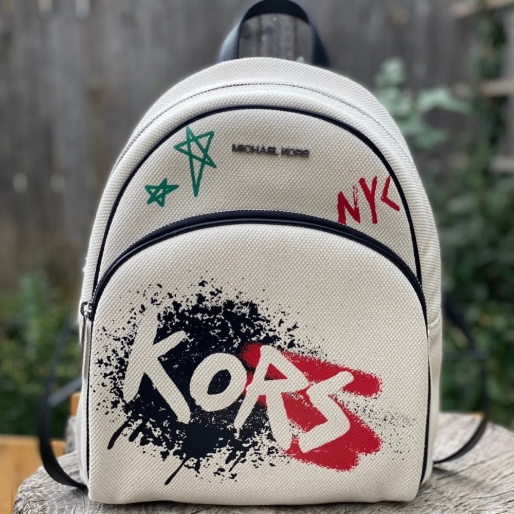 ๐ Unique Michael Kors backpack medium NWT $398 - Picture 1 of 10